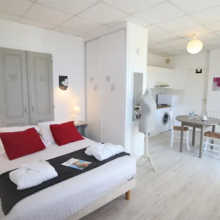 Au Clos Paille Posay Apartment *