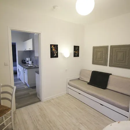 Au Clos Paille Posay 3* 라로슈포세이