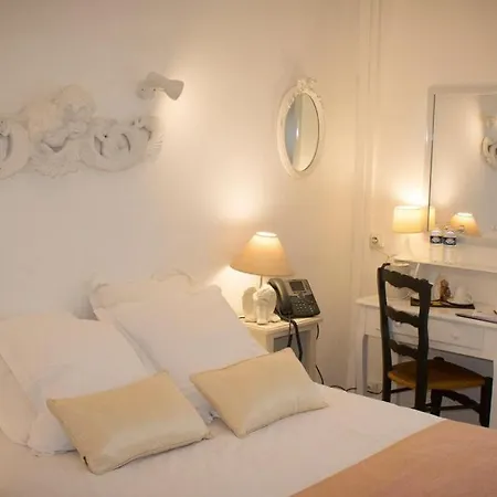 Logis Hôtel&restaurant Au Clos Paillé Charme&caractère