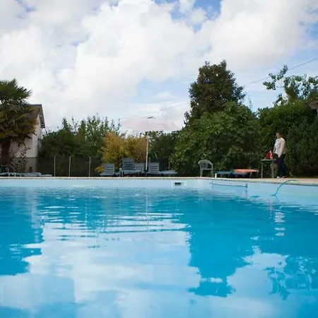 Au Clos Paille Posay Hotel 3*