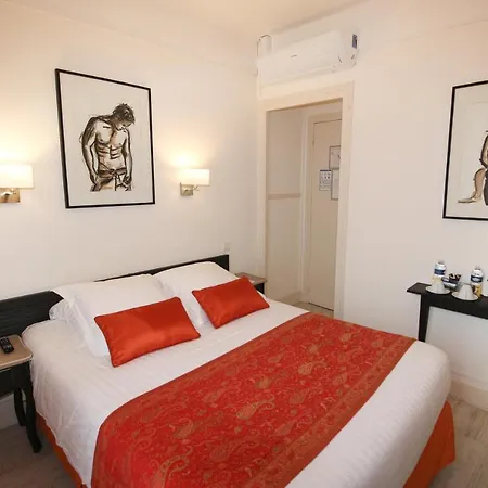 Au Clos Paille Posay Hotel 3*