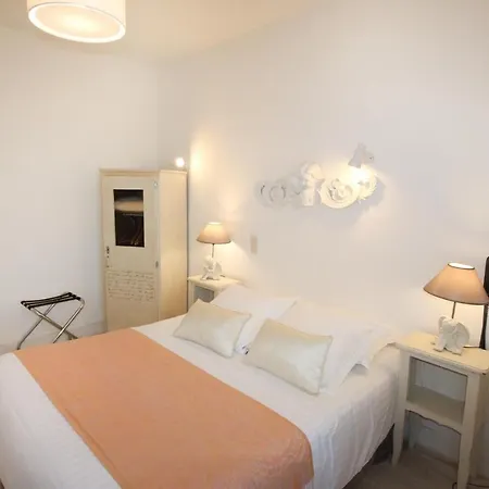 Hotel Logis & Restaurant Au Clos Paille Posay