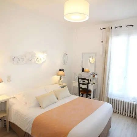 Au Clos Paille Posay 公寓 *