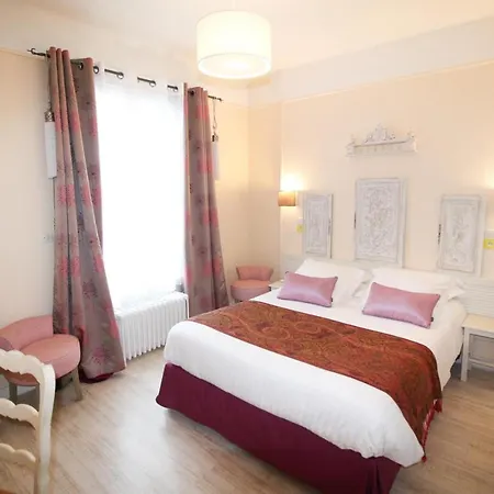 Au Clos Paille Posay Hotel