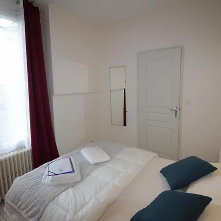 Logis & Restaurant Au Clos Paille Posay Hotel