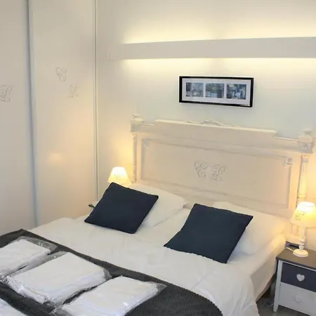 Logis & Restaurant Au Clos Paille Posay Hotel