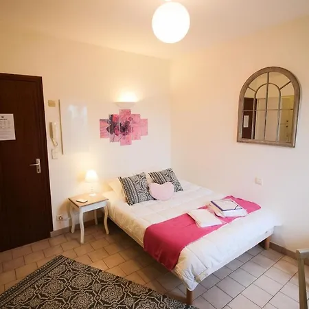 Logis & Restaurant Au Clos Paille Posay Hotel