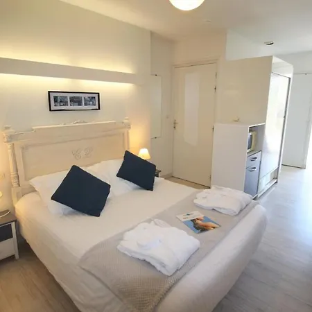 Au Clos Paille Posay 호텔 라로슈포세이