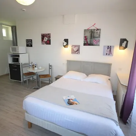 Au Clos Paille Posay Otel