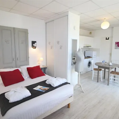 Otel Au Clos Paille Posay 3*