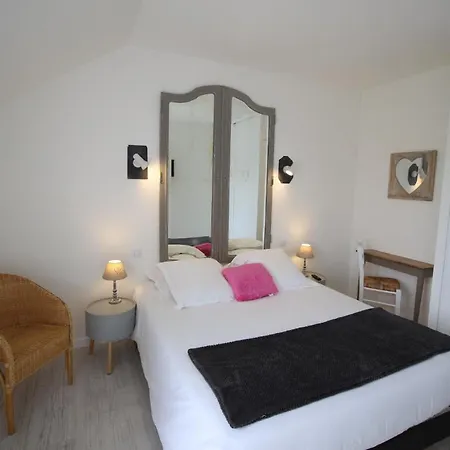 Au Clos Paille Posay 호텔