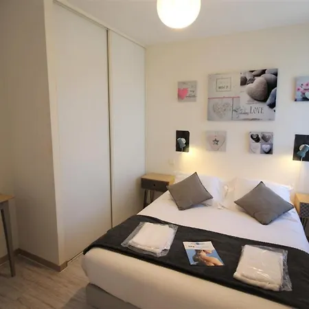 Hotel Au Clos Paille Posay 3*