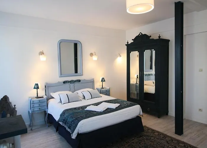 Logis Hôtel&restaurant Au Clos Paillé Charme&caractère Appartement