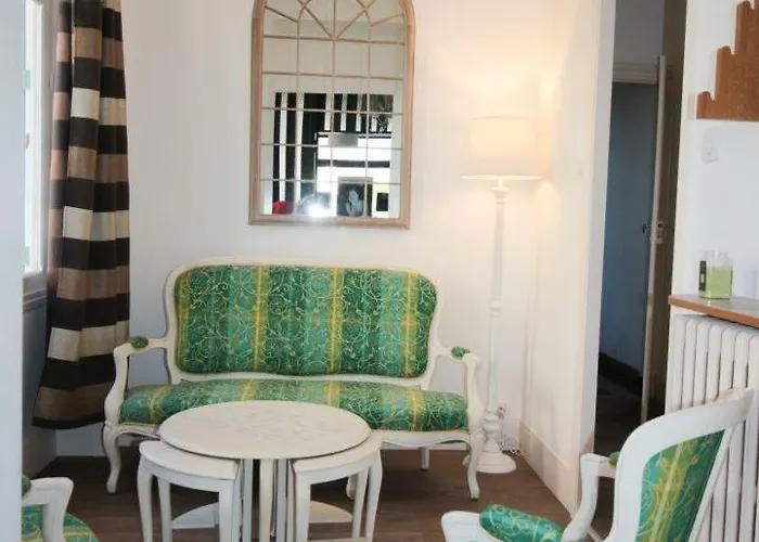 Au Clos Paille Posay Apartment *