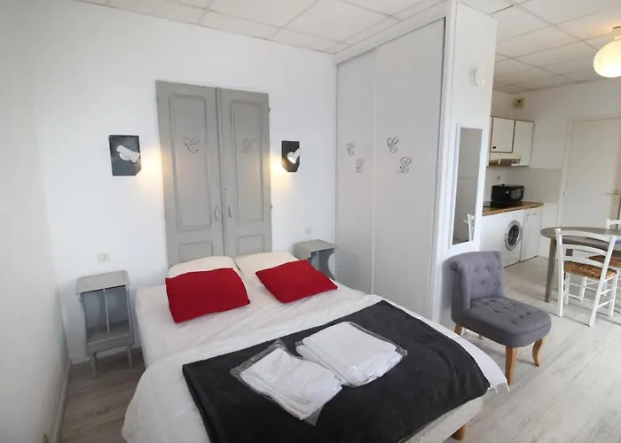 Logis Hôtel&restaurant Au Clos Paillé Charme&caractère