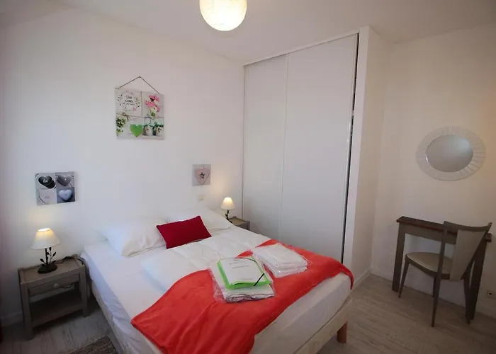 Appartement Logis Hôtel&restaurant Au Clos Paillé Charme&caractère *